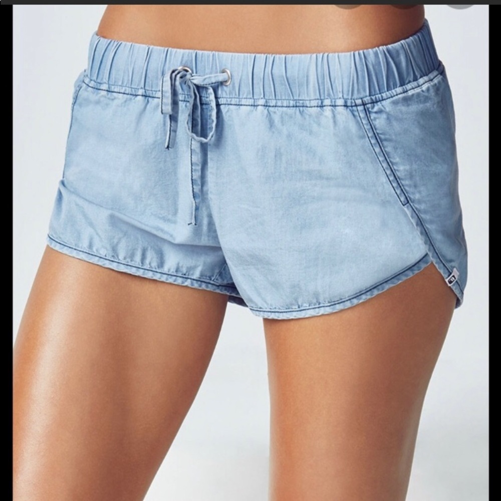 Women’s Large Fabletics Chambray Carrie Shorts